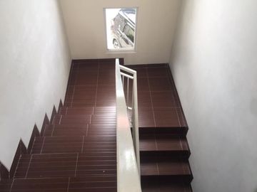Rumah 2 Lantai Mewah Siap Huni Legalitas Aman di Gentan Sleman