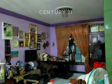 Rumah Tinggal Hoek Di Comp. Pertamina Cipinang, Jakarta S9634