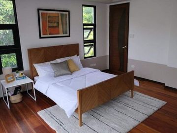 3-PARKING 4-BEDROOM OWN DRIVEWAY BRGY HORSE SHOE