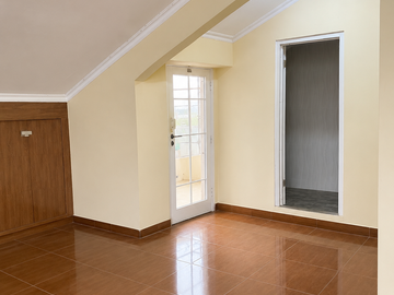 Dijual Rumah dengan Attic di Cluster Adelaide Grand Pakuwon
