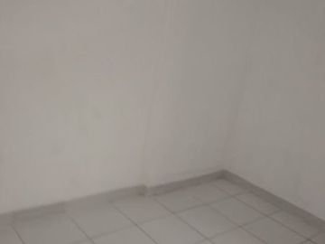Rumah di Cilodong, Hoek, Semi Furnish dlm Prmhn di Sukamaju