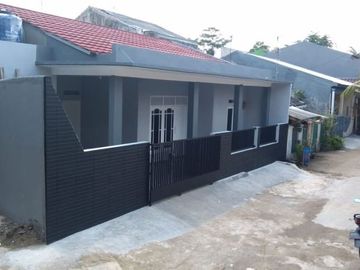 Rumah di Cilodong, Hoek, Semi Furnish dlm Prmhn di Sukamaju