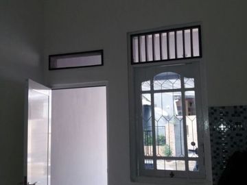 Rumah di Cilodong, Hoek, Semi Furnish dlm Prmhn di Sukamaju