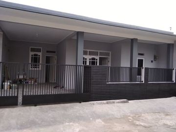Rumah di Cilodong, Hoek, Semi Furnish dlm Prmhn di Sukamaju