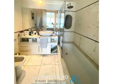 VENTA DE EXCLUSIVO PISO DE CATEGORIA FRENTE AL MAR EN BAHIA VARESE