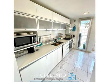 VENTA DE EXCLUSIVO PISO DE CATEGORIA FRENTE AL MAR EN BAHIA VARESE