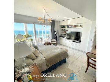 VENTA DE EXCLUSIVO PISO DE CATEGORIA FRENTE AL MAR EN BAHIA VARESE