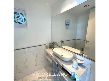 VENTA DE EXCLUSIVO PISO DE CATEGORIA FRENTE AL MAR EN BAHIA VARESE
