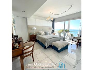 VENTA DE EXCLUSIVO PISO DE CATEGORIA FRENTE AL MAR EN BAHIA VARESE