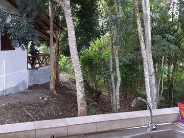 Se Vende Casa en Zona Rural, en la Montaña y Cerca del Mar en Olón