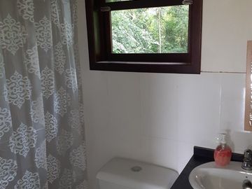 Se Vende Casa en Zona Rural, en la Montaña y Cerca del Mar en Olón