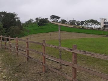 Se Vende Casa en Zona Rural, en la Montaña y Cerca del Mar en Olón