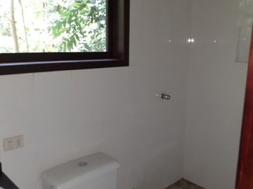 Se Vende Casa en Zona Rural, en la Montaña y Cerca del Mar en Olón
