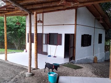Se Vende Casa en Zona Rural, en la Montaña y Cerca del Mar en Olón