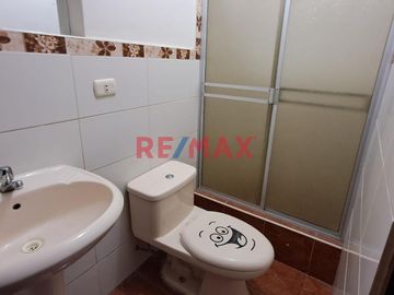 Tenga la oportunidad de comprar un 2do. piso con 3 departamentos independientes que lo puede independizar o vivir con toda su familia en una zona cent