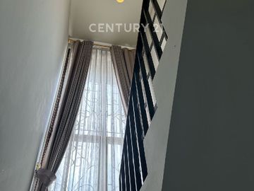Rumah Di Simpruk Lippo Cikarang 3 Kamar , Furnished Mewah, Nego