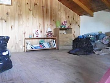 Propiedad en 3 plantas - Sobre lote de 340mts2 - 3 dormitorios - Altillo amplio - 2 baños completos - galpón - quincho - garage - parque