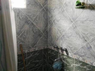 Propiedad en 3 plantas - Sobre lote de 340mts2 - 3 dormitorios - Altillo amplio - 2 baños completos - galpón - quincho - garage - parque