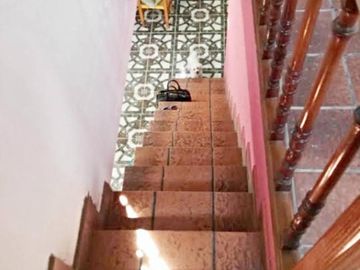 Propiedad en 3 plantas - Sobre lote de 340mts2 - 3 dormitorios - Altillo amplio - 2 baños completos - galpón - quincho - garage - parque