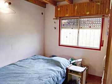 Propiedad en 3 plantas - Sobre lote de 340mts2 - 3 dormitorios - Altillo amplio - 2 baños completos - galpón - quincho - garage - parque
