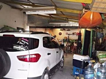 Propiedad en 3 plantas - Sobre lote de 340mts2 - 3 dormitorios - Altillo amplio - 2 baños completos - galpón - quincho - garage - parque