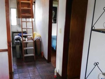 Propiedad en 3 plantas - Sobre lote de 340mts2 - 3 dormitorios - Altillo amplio - 2 baños completos - galpón - quincho - garage - parque