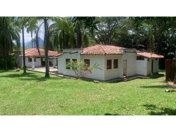Finca para la venta o alquiler en Altos de Peñalisa