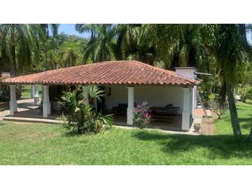 Finca para la venta o alquiler en Altos de Peñalisa