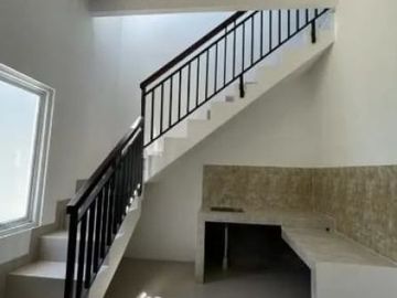 Rumah baru LUX minimalis kolam renang di cisaranten kulon