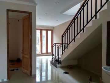 RUMAH 4 KAMAR SIAP HUNI 7 MENIT ALUN ALUN JOGJA