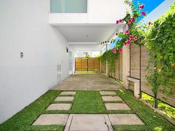 Venta de casa nueva de 3 recámaras, 153 m2, alberca en condominio,  Xochitepec, Mor.