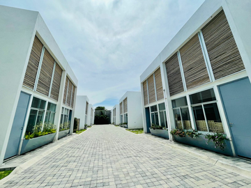 Venta de casa nueva de 3 recámaras, 153 m2, alberca en condominio,  Xochitepec, Mor.