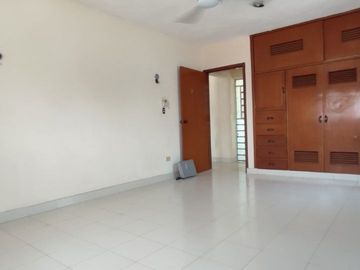 Casa en Venta en Garcia Gineres de 5 Recamaras