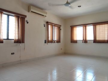Casa en Venta en Garcia Gineres de 5 Recamaras