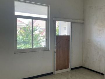 Dijual Rumah hitung tanah Graha Family , Surabaya Barat