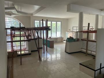Dijual Rumah hitung tanah Graha Family , Surabaya Barat