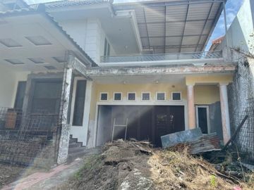 Dijual Rumah hitung tanah Graha Family , Surabaya Barat