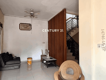 Rumah Nyaman Hook Depan Taman Dijual Di Pondok Pucung