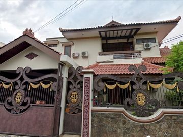 Rumah Mewah Hook di Prapen Indah Timur Kawasan Perumahan