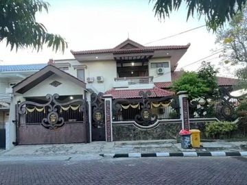 Rumah Mewah Hook di Prapen Indah Timur Kawasan Perumahan