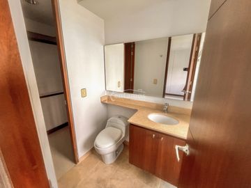 apartamento en arriendo en el poblado. Cod A777315