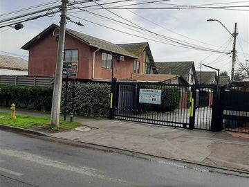 Casa en venta de 4 dorm.2 Baños Estac.Piscina. en La Florida