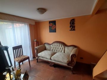 Casa en venta de 4 dorm.2 Baños Estac.Piscina. en La Florida