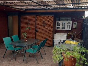 Casa en venta de 4 dorm.2 Baños Estac.Piscina. en La Florida