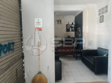 Rumah pingir jl strategis cck usaha dkt UGM jl kaliurang km 8
