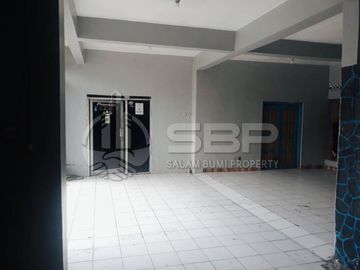 Rumah pingir jl strategis cck usaha dkt UGM jl kaliurang km 8
