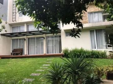 DELATINOS BSD CITY RUMAH BAGUS 3 LANTAI