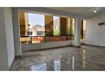 Ubicación privilegiada: Calle 13 Mz. P Lote 61, Sector A – Urb. San Antonio, Carapongo, Lurigancho Chosica

Descubre esta propiedad con una proyecci