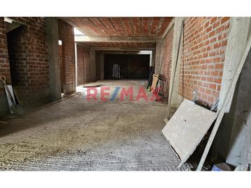 Ubicación privilegiada: Calle 13 Mz. P Lote 61, Sector A – Urb. San Antonio, Carapongo, Lurigancho Chosica

Descubre esta propiedad con una proyecci