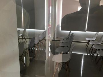 VENDO O RENTO CASA IDEAL PARA EMPRESAS SECTOR  BARRIO JIPIJAPA
